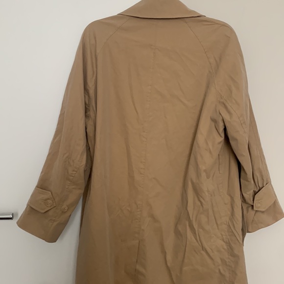 Burberry Women’s 2 Oversized Tan Trench Coat with multi-color/design Buttons - Picture 10 of 11